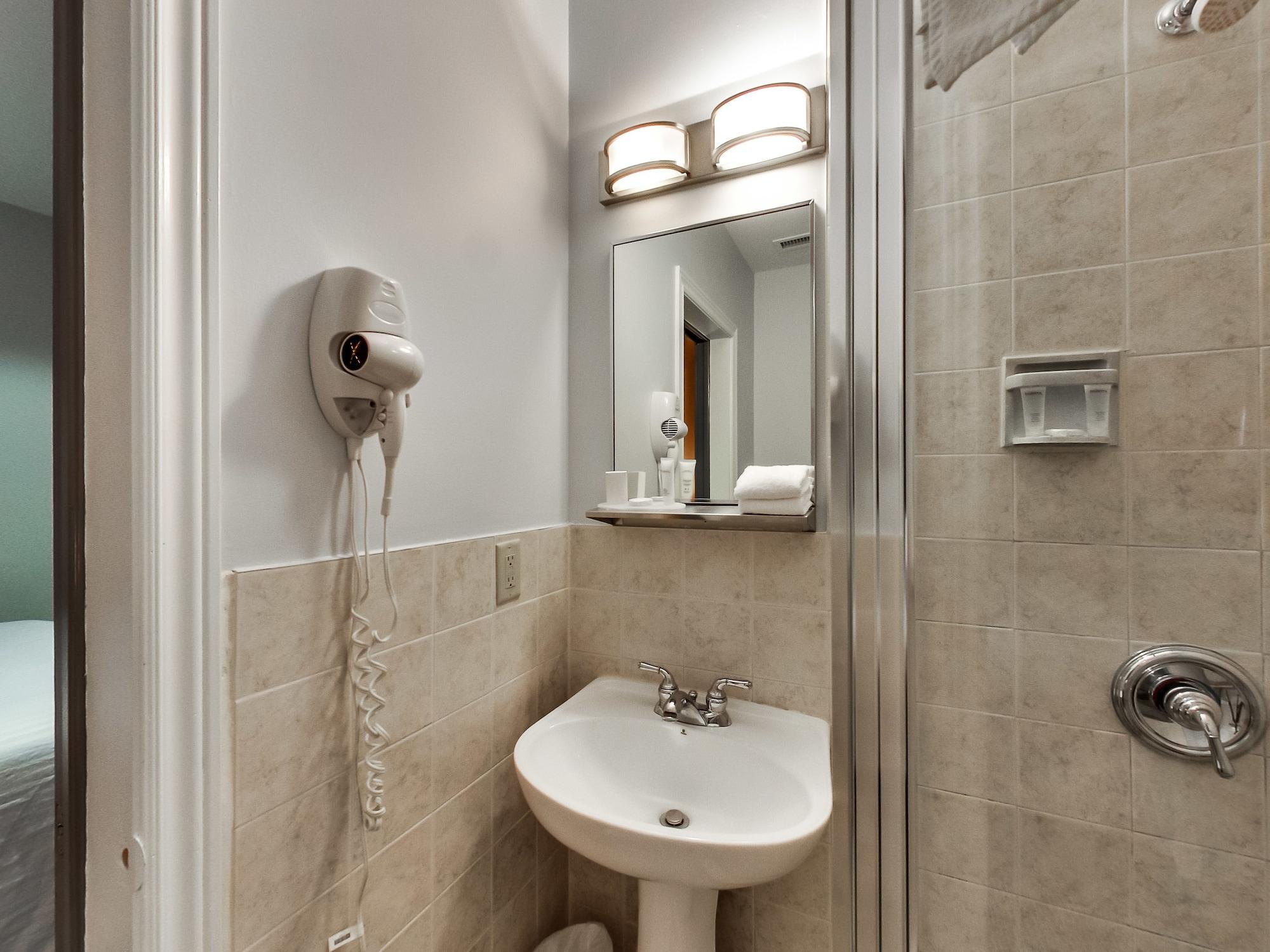 Isabella Hotel & Suites Торонто Экстерьер фото
