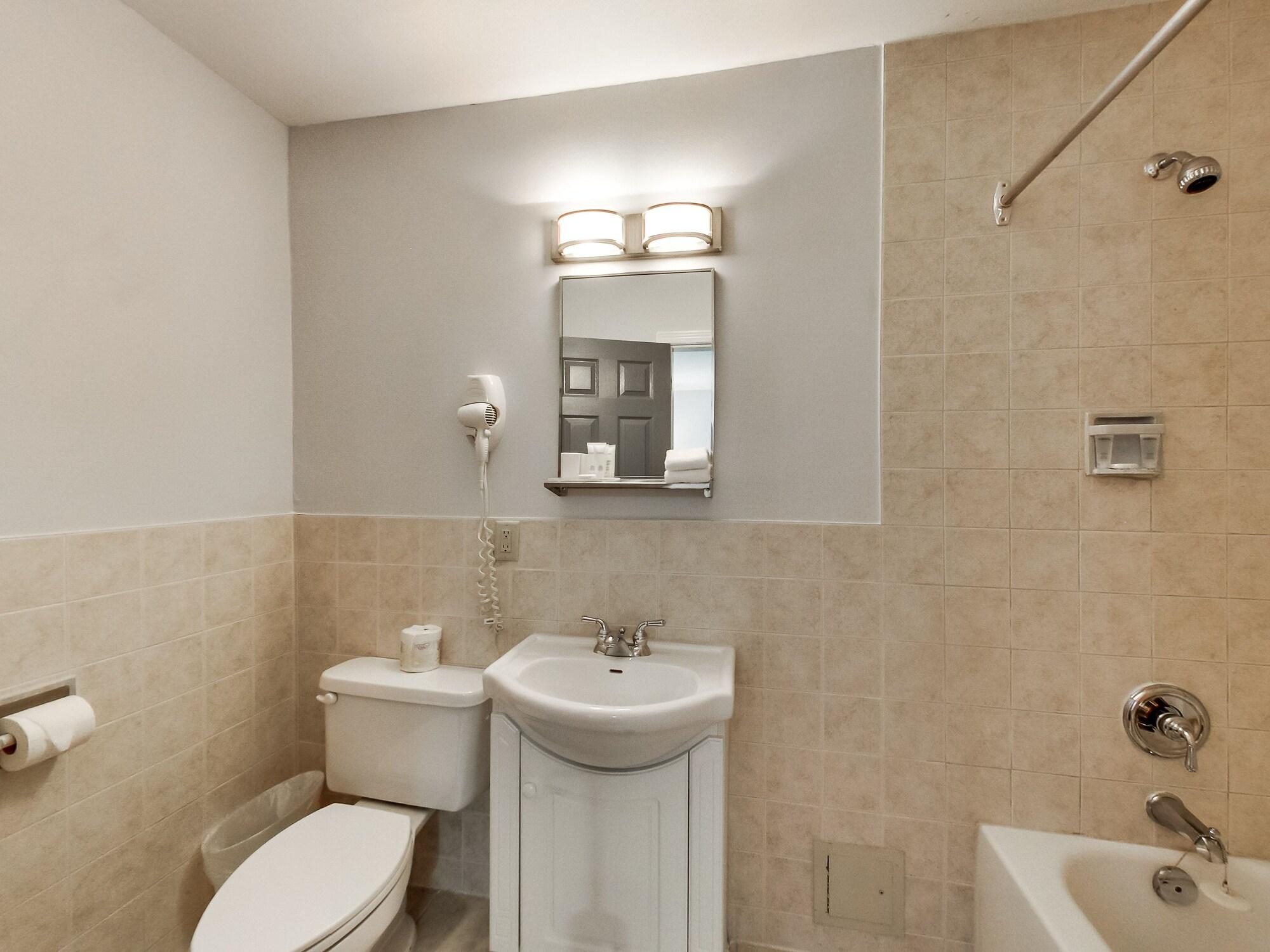 Isabella Hotel & Suites Торонто Экстерьер фото