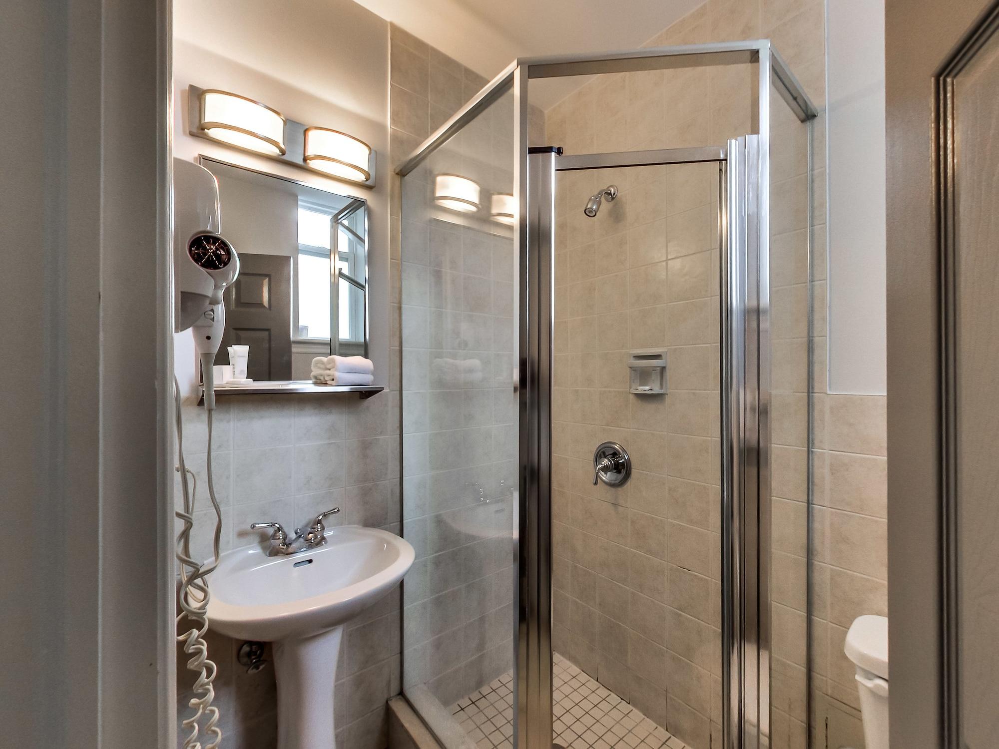 Isabella Hotel & Suites Торонто Экстерьер фото