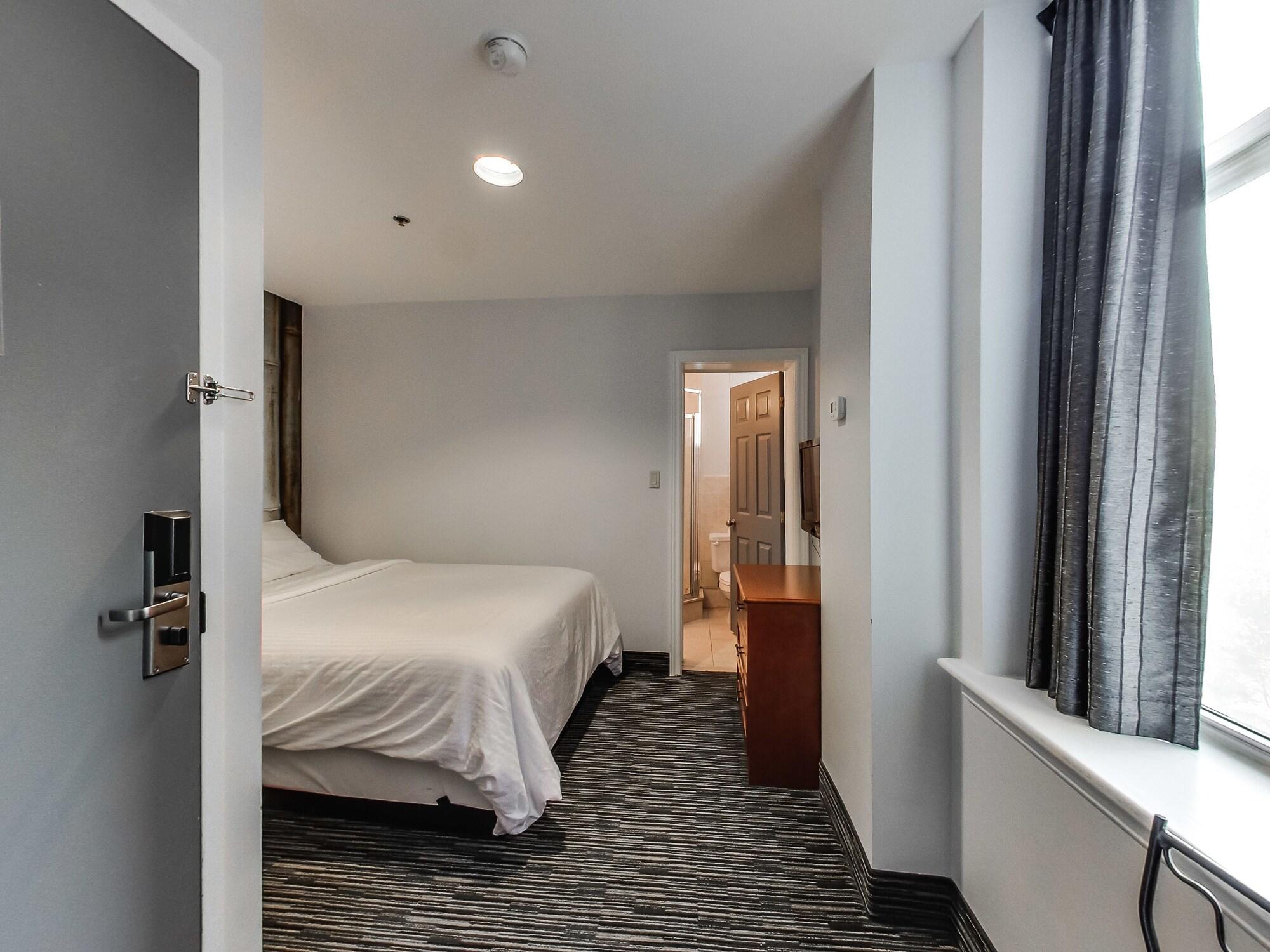 Isabella Hotel & Suites Торонто Экстерьер фото