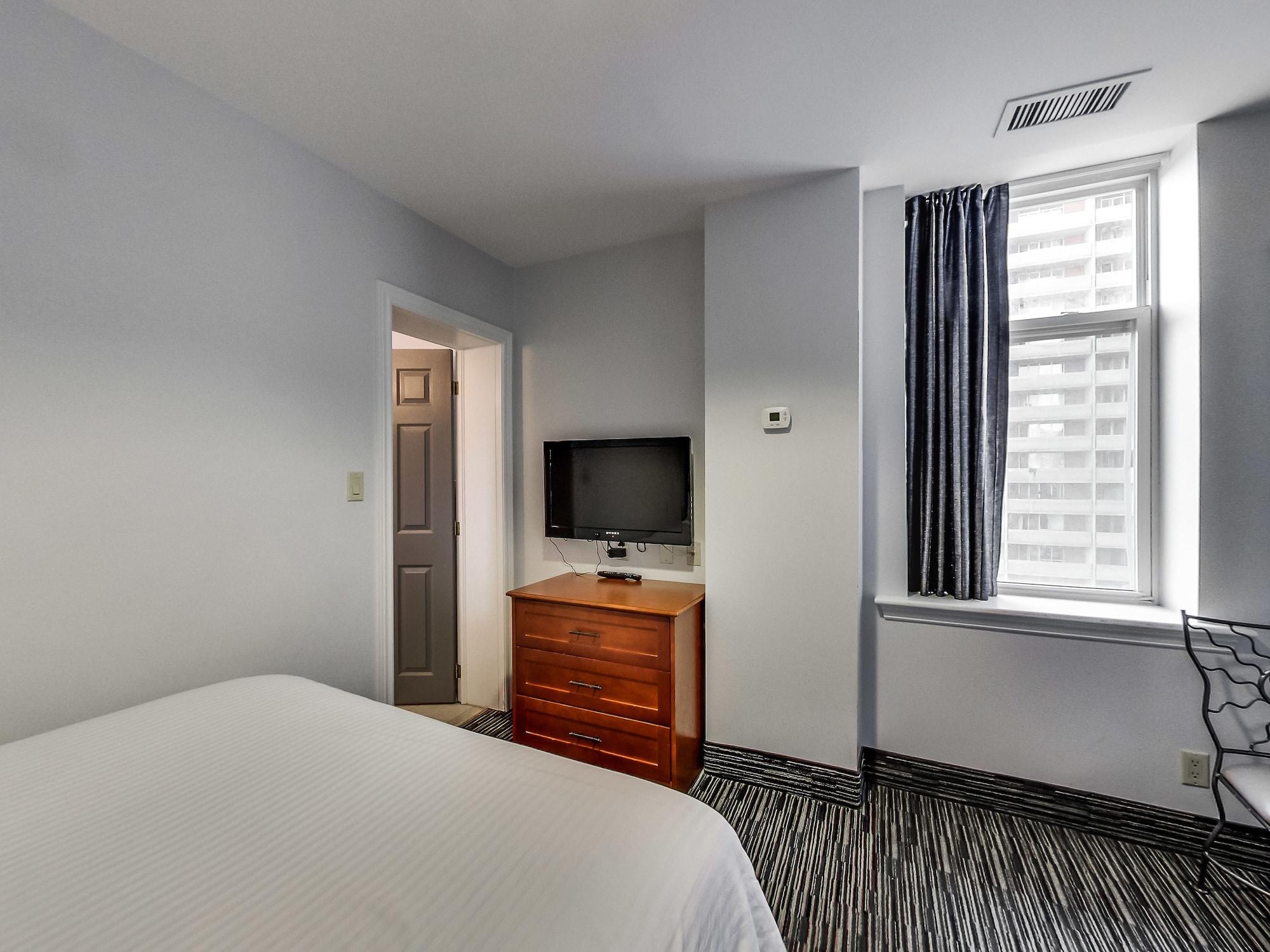 Isabella Hotel & Suites Торонто Экстерьер фото