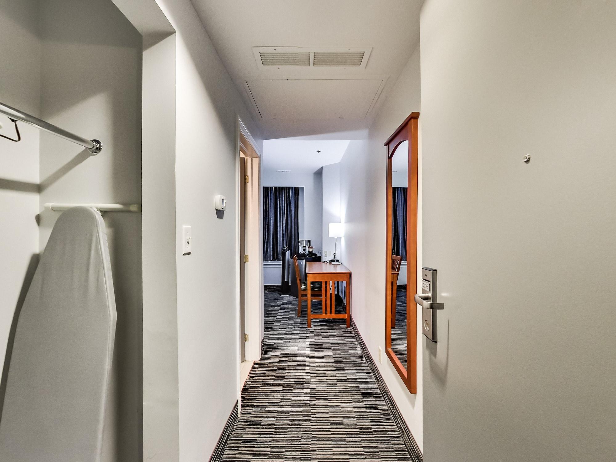 Isabella Hotel & Suites Торонто Экстерьер фото