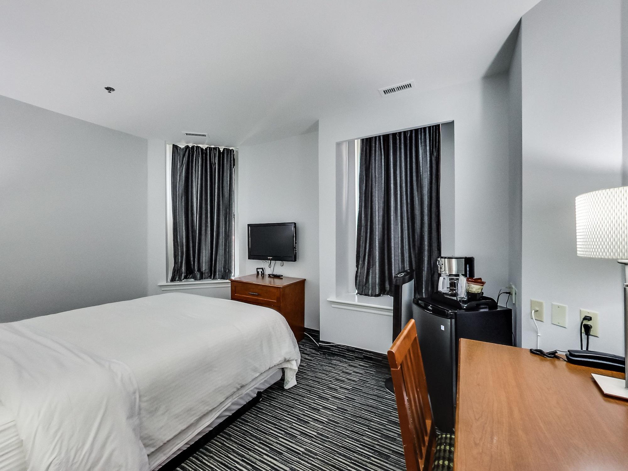Isabella Hotel & Suites Торонто Экстерьер фото