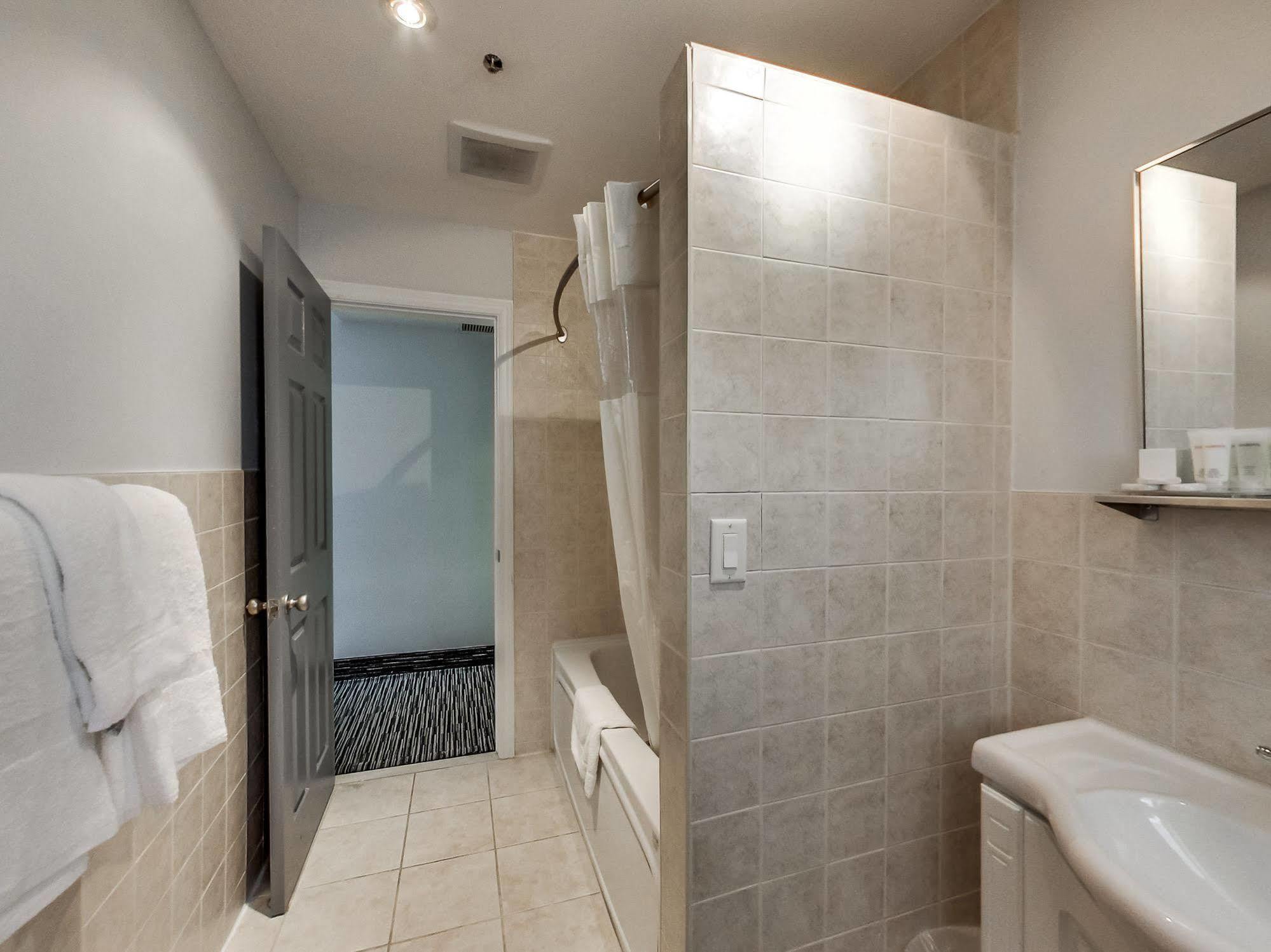 Isabella Hotel & Suites Торонто Экстерьер фото